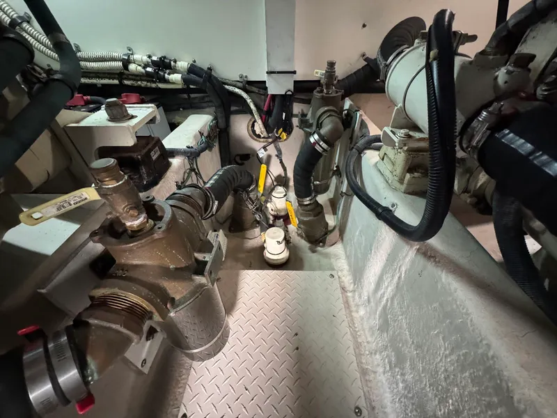 Slide: The Image of Sea ray 500 Sedan Bridge 2005 - 75