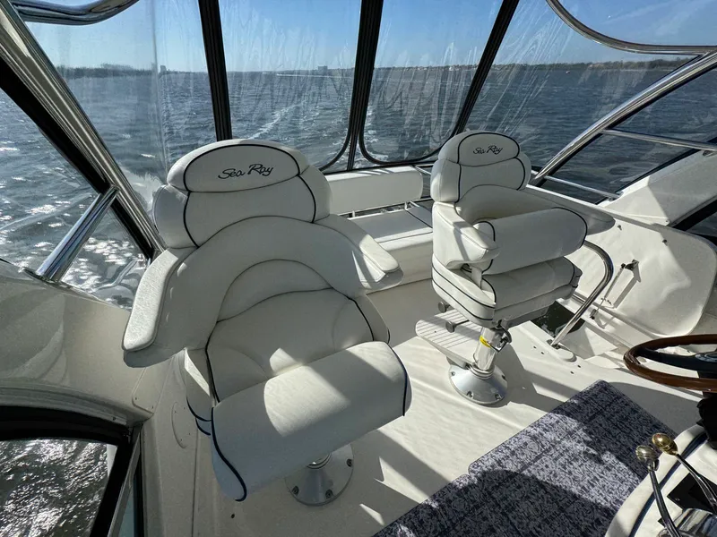 Slide: The Image of Sea ray 500 Sedan Bridge 2005 - 76