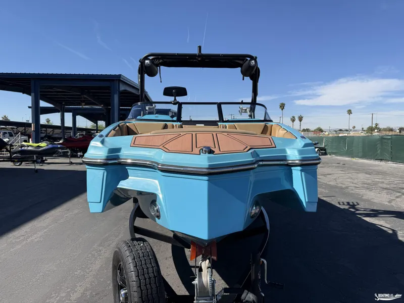 Slide: The Image of Heyday Wake Boats WT Surf 2023 - 4