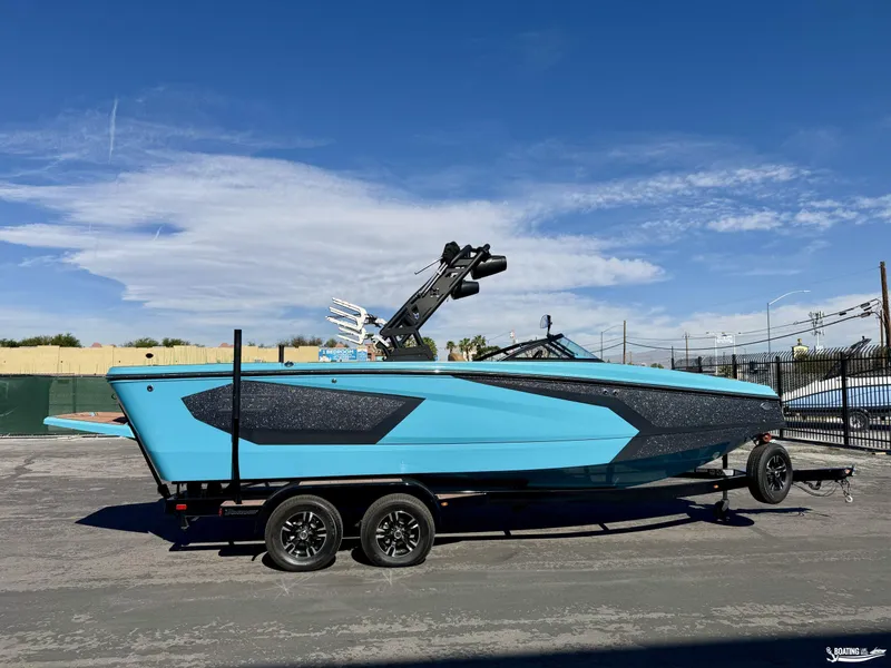 Slide: The Image of Heyday Wake Boats WT Surf 2023 - 3