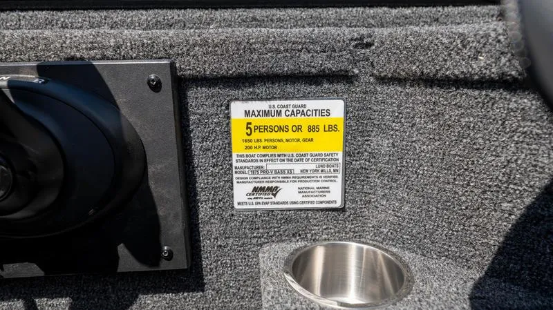 Slide: The Image of 2024 Lund 1875 Pro-V Bass XS boat capacity label, 5 persons or 885 lbs. - 8