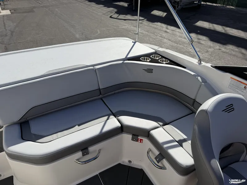 Slide: The Image of Bayliner V20I 2026 - 7