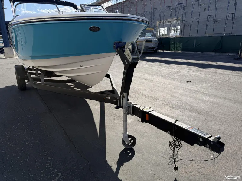 Slide: The Image of Bayliner V20I 2026 - 15