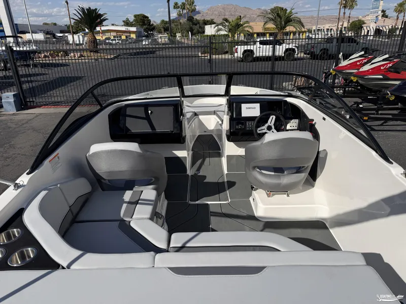 Slide: The Image of Bayliner V20I 2026 - 4