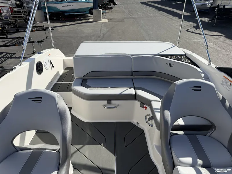 Slide: The Image of Bayliner V20I 2026 - 6