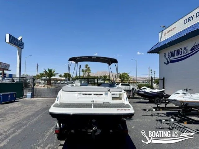 Slide: The Image of Bayliner VR6 2026 - 2