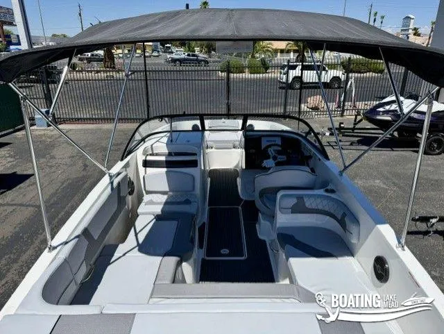 Slide: The Image of Bayliner VR6 2026 - 4