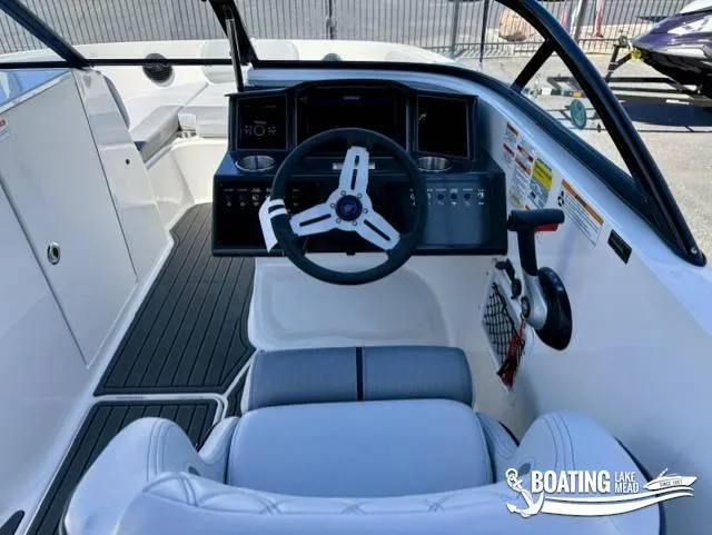 Slide: The Image of Bayliner VR6 2026 - 5