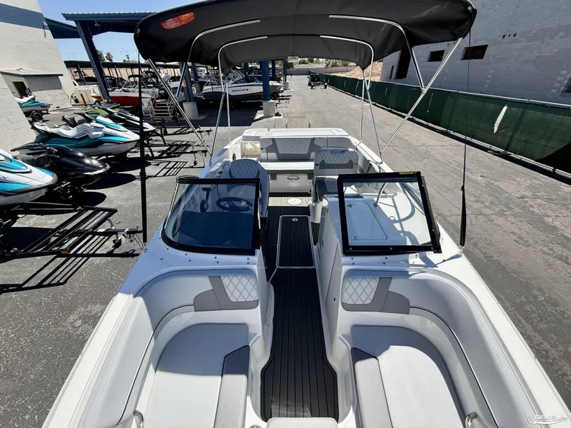 Slide: The Image of Bayliner VR6 2026 - 7