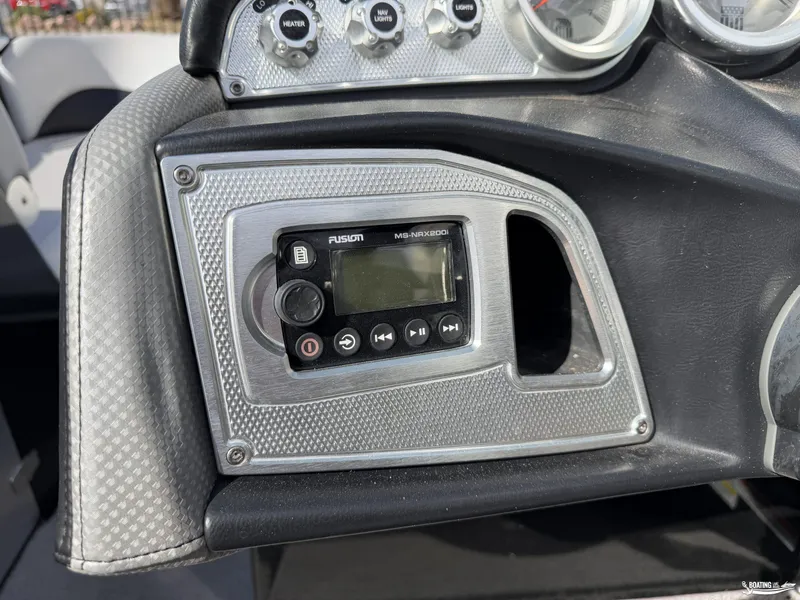 Slide: The Image of MasterCraft X46 2015 - 13