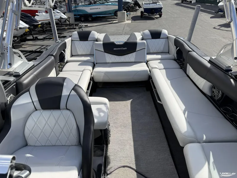 Slide: The Image of MasterCraft X46 2015 - 6