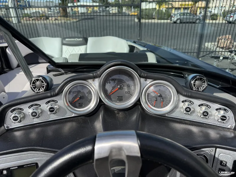 Slide: The Image of MasterCraft X46 2015 - 12