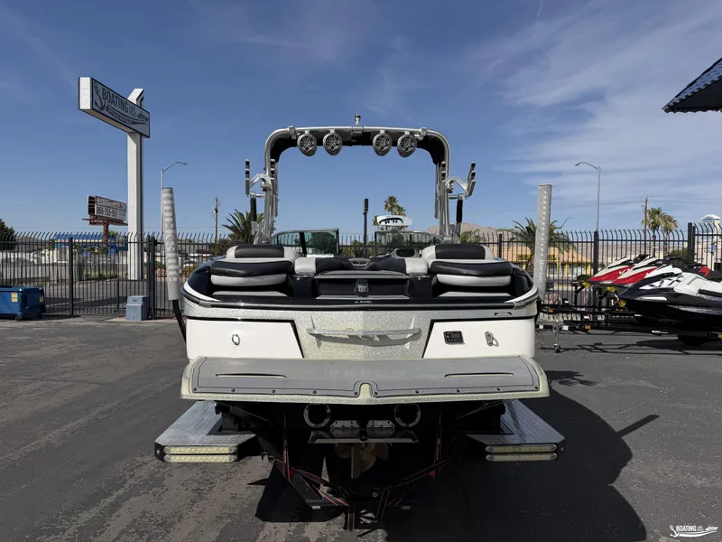 Slide: The Image of MasterCraft X46 2015 - 3