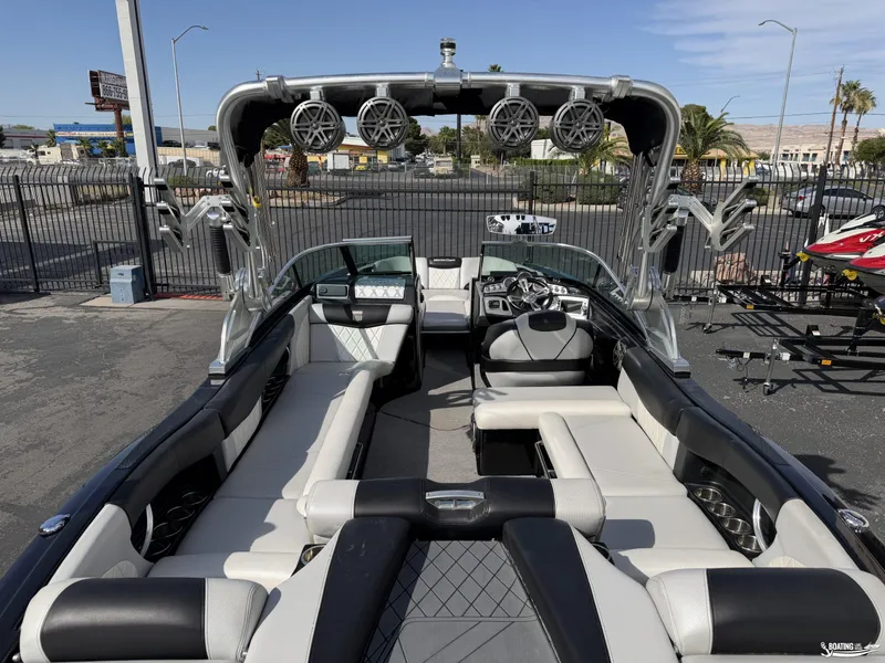 Slide: The Image of MasterCraft X46 2015 - 4