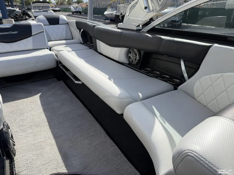 Slide: The Image of MasterCraft X46 2015 - 9