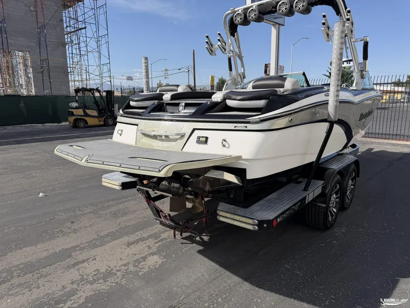 Slide: The Image of MasterCraft X46 2015 - 15