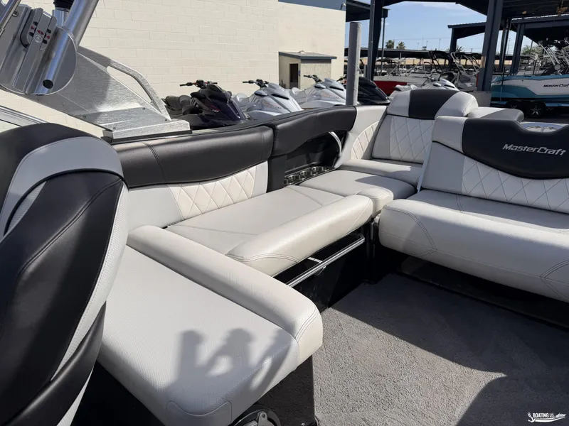 Slide: The Image of MasterCraft X46 2015 - 7