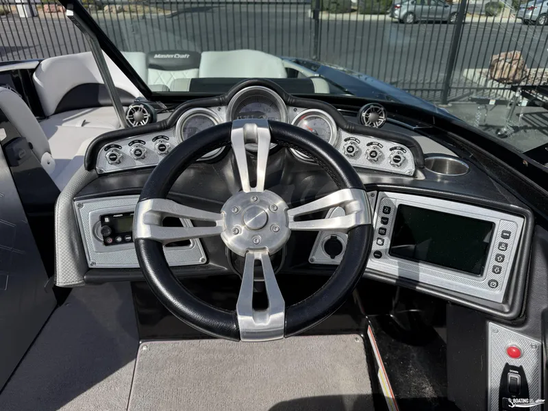 Slide: The Image of MasterCraft X46 2015 - 11