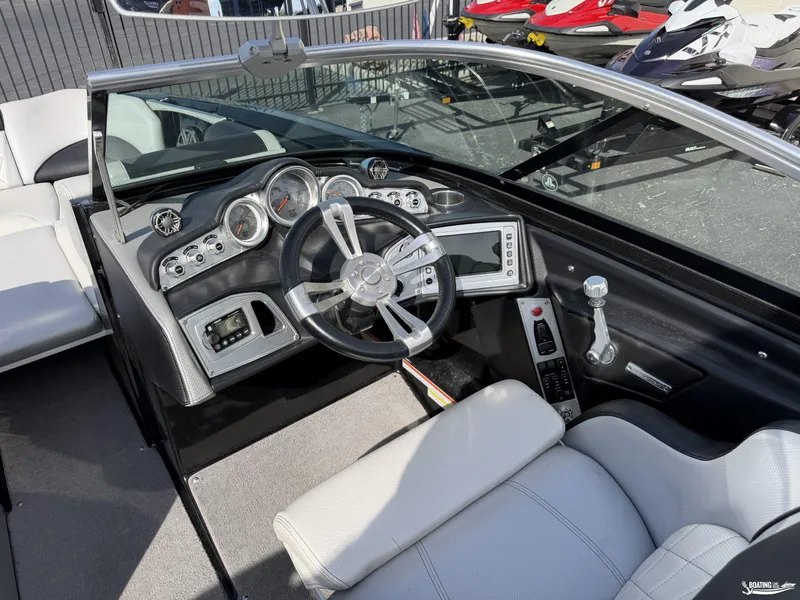 Slide: The Image of MasterCraft X46 2015 - 10