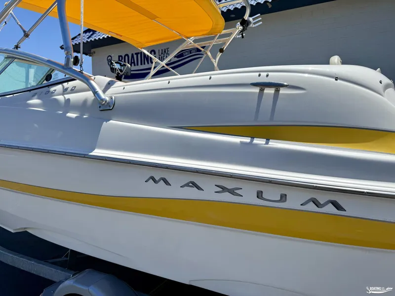 Slide: The Image of Maxum 2100SD  2005 - 2
