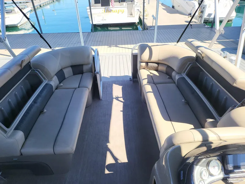 Slide: The Image of Tracker Party Barge 20 DLX 2021 - 13