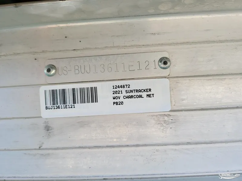Slide: The Image of Tracker Party Barge 20 DLX 2021 - 18