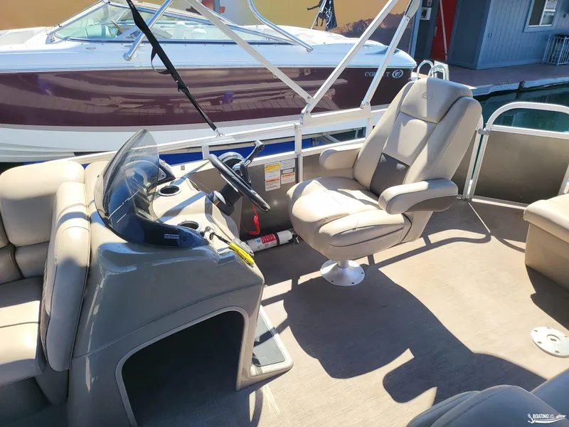 Slide: The Image of Tracker Party Barge 20 DLX 2021 - 14