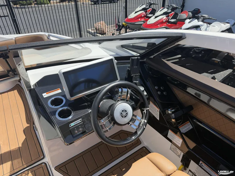 Slide: The Image of Yamaha 275SE 2024 - 5
