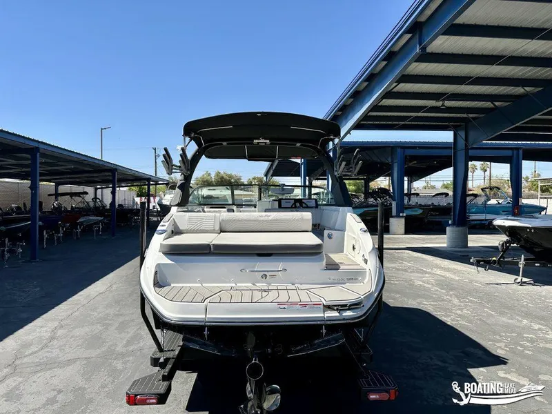 Slide: The Image of Sea Ray 250 SDX 2025 - 1
