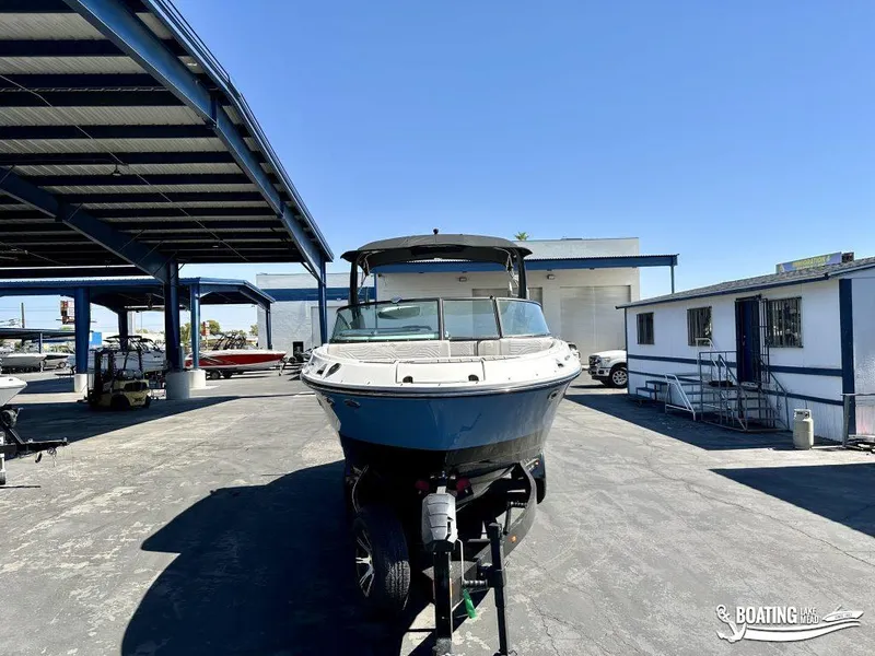 Slide: The Image of Sea Ray 250 SDX 2025 - 2