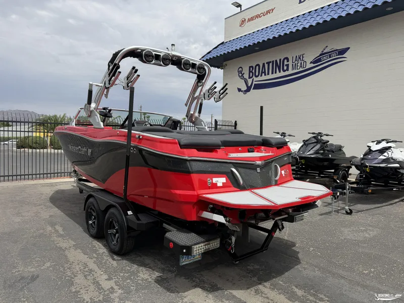 Slide: The Image of MasterCraft XT22 2021 - 1