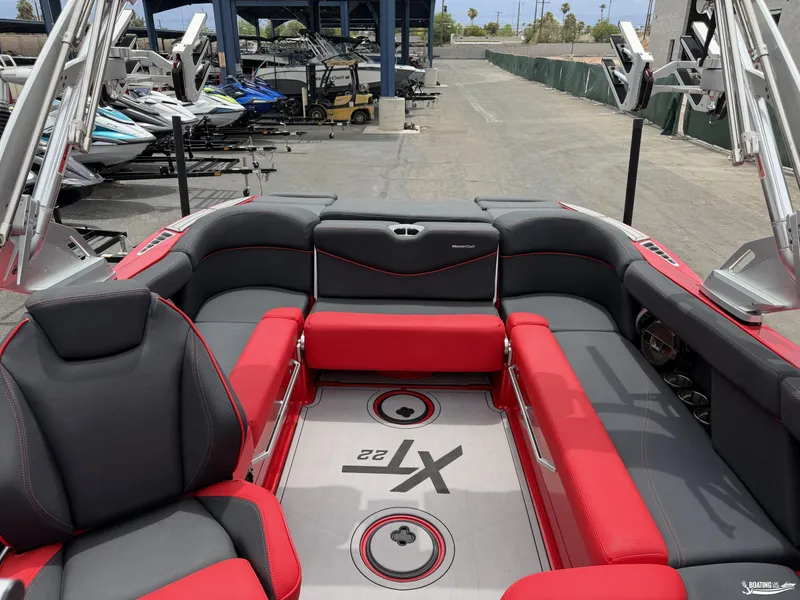 Slide: The Image of MasterCraft XT22 2021 - 6