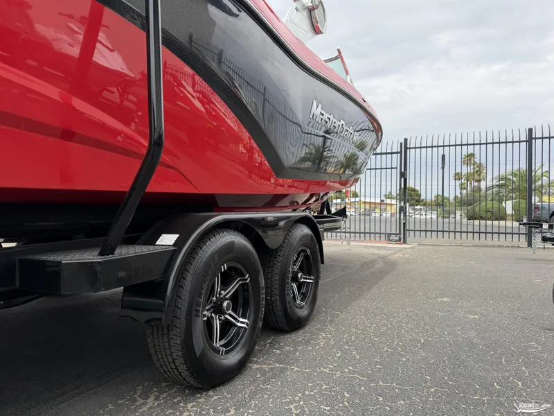 Slide: The Image of MasterCraft XT22 2021 - 13