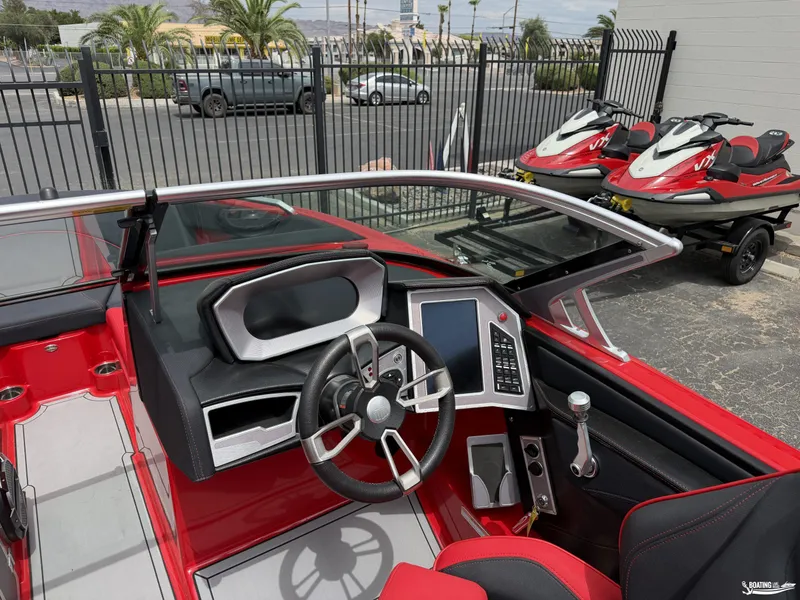 Slide: The Image of MasterCraft XT22 2021 - 10