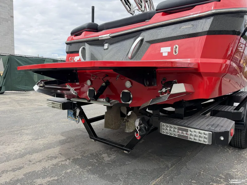 Slide: The Image of MasterCraft XT22 2021 - 12