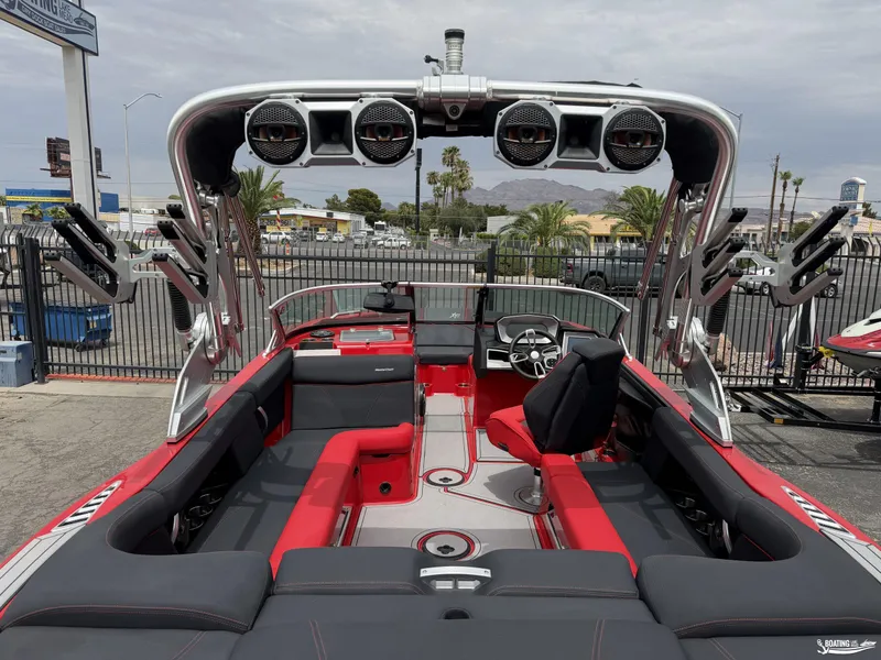 Slide: The Image of MasterCraft XT22 2021 - 4