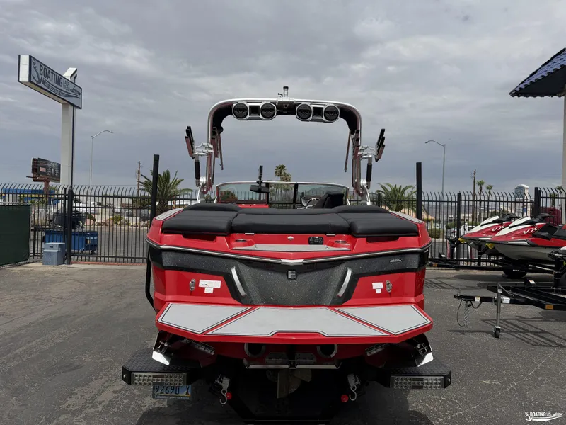 Slide: The Image of MasterCraft XT22 2021 - 3
