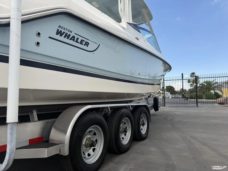 Slide: The Image of Boston Whaler 280 Vantage 2025 - 52