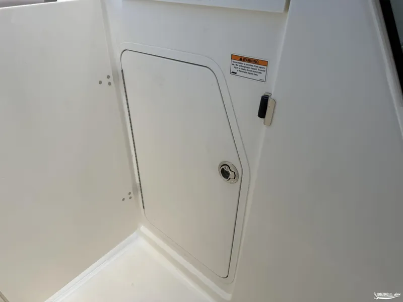 Slide: The Image of Boston Whaler 280 Vantage 2025 - 24