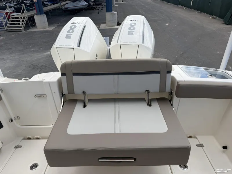 Slide: The Image of Boston Whaler 280 Vantage 2025 - 34