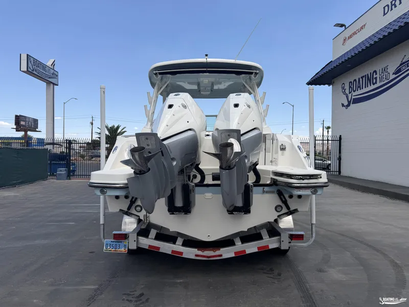Slide: The Image of Boston Whaler 280 Vantage 2025 - 3