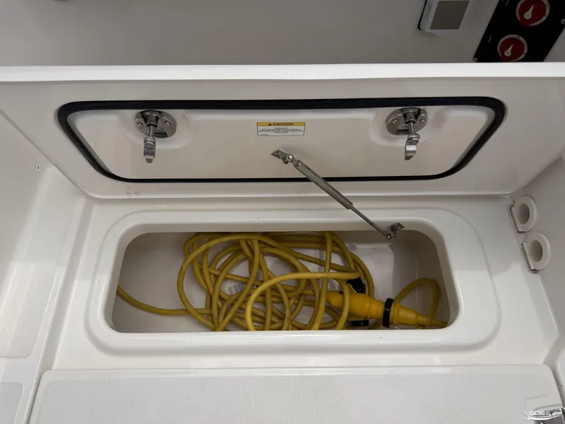 Slide: The Image of Boston Whaler 280 Vantage 2025 - 30
