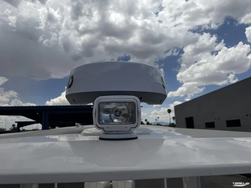 Slide: The Image of Boston Whaler 280 Vantage 2025 - 47
