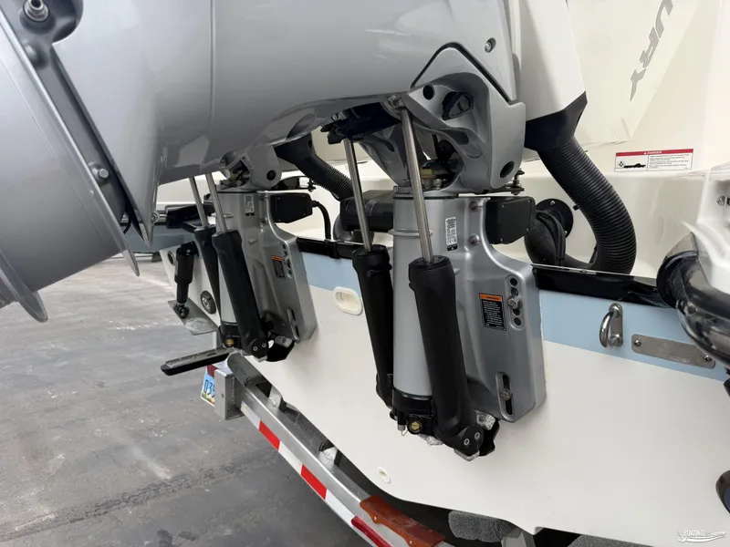 Slide: The Image of Boston Whaler 280 Vantage 2025 - 50