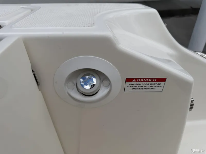 Slide: The Image of Boston Whaler 280 Vantage 2025 - 32