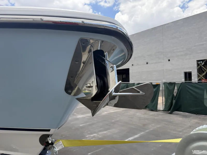 Slide: The Image of Boston Whaler 280 Vantage 2025 - 55