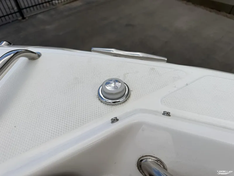 Slide: The Image of Boston Whaler 280 Vantage 2025 - 41