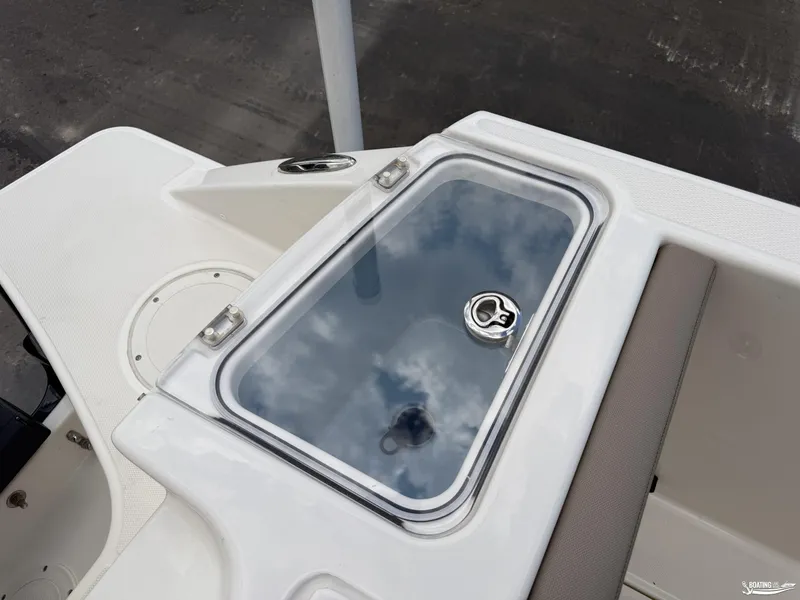 Slide: The Image of Boston Whaler 280 Vantage 2025 - 46