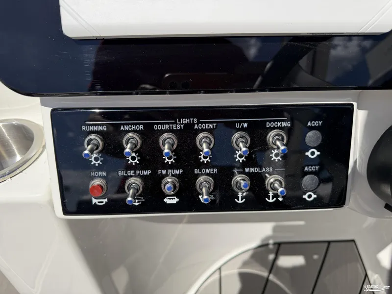 Slide: The Image of Sea Ray 270 SDX 2027 - 12