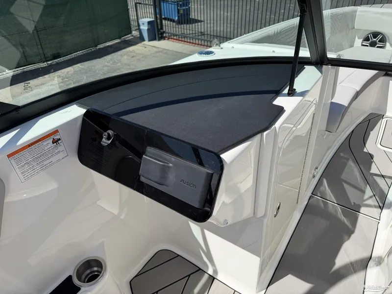 Slide: The Image of Sea Ray 270 SDX 2027 - 15